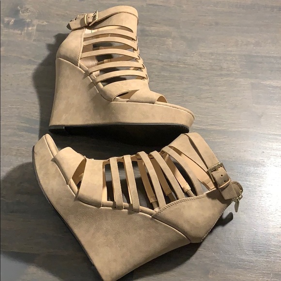 Guess Wedge Sandals - Picture 6 of 8